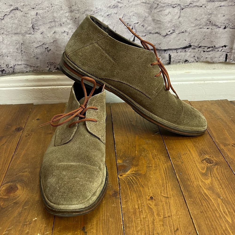 John Varvatos dark taupe suede chukka boots Mens size 8